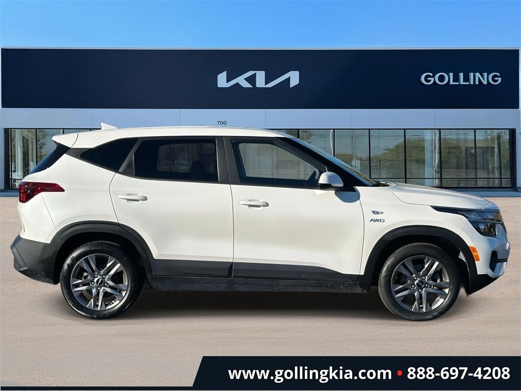 Certified 2023 Kia Seltos LX image 2