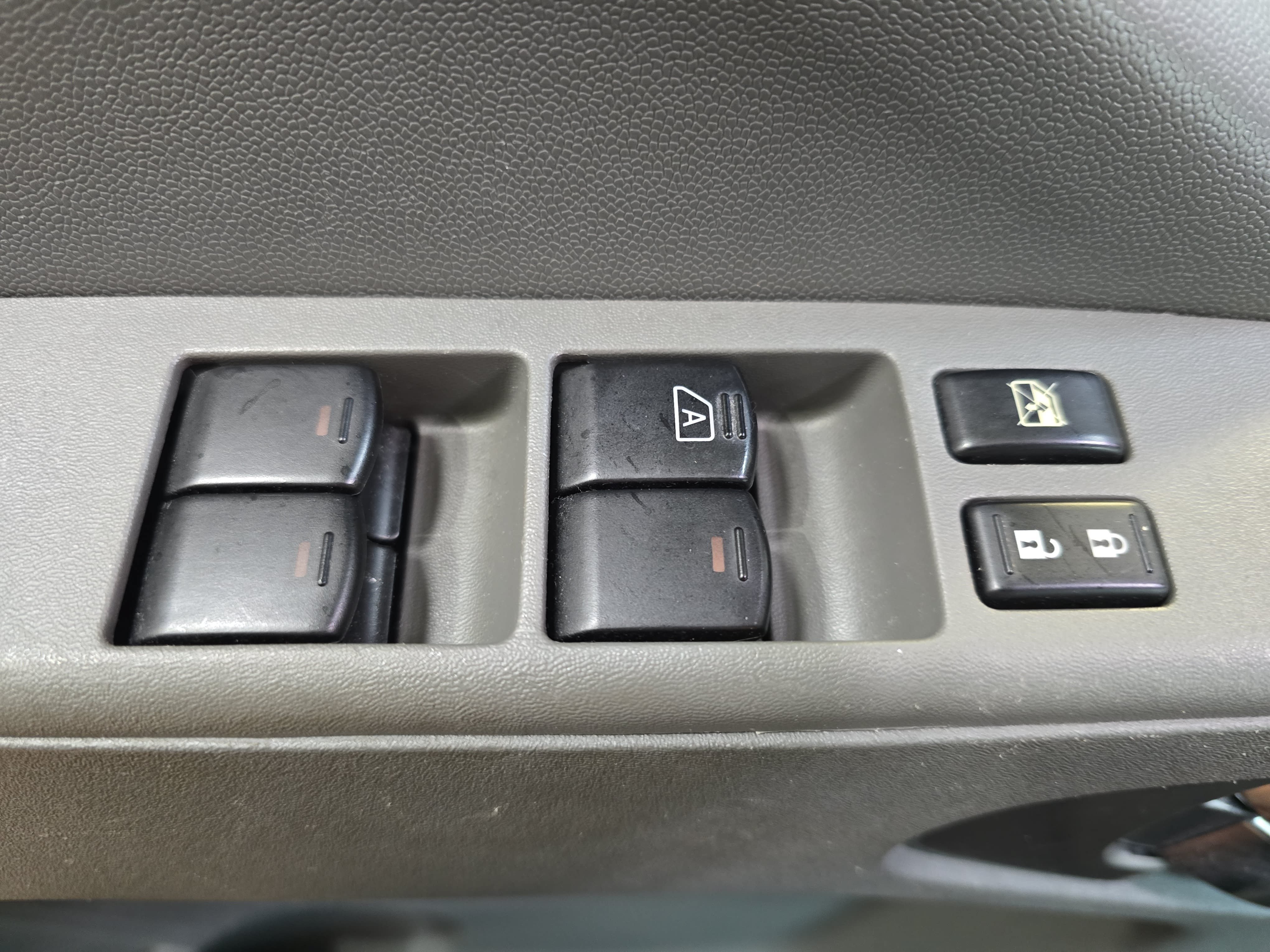 Used 2018 Nissan Frontier SV AWD/4WD image 25