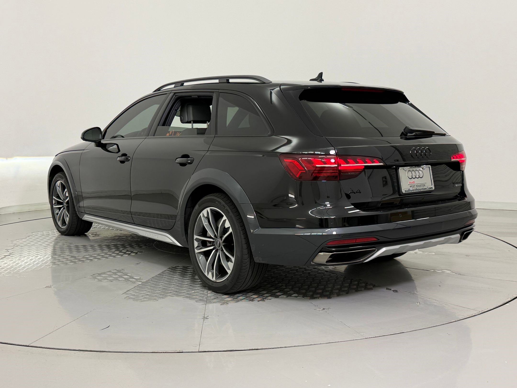 Certified 2024 Audi A4 2.0T allroad Premium Plus w/ Premium Plus Package image 3