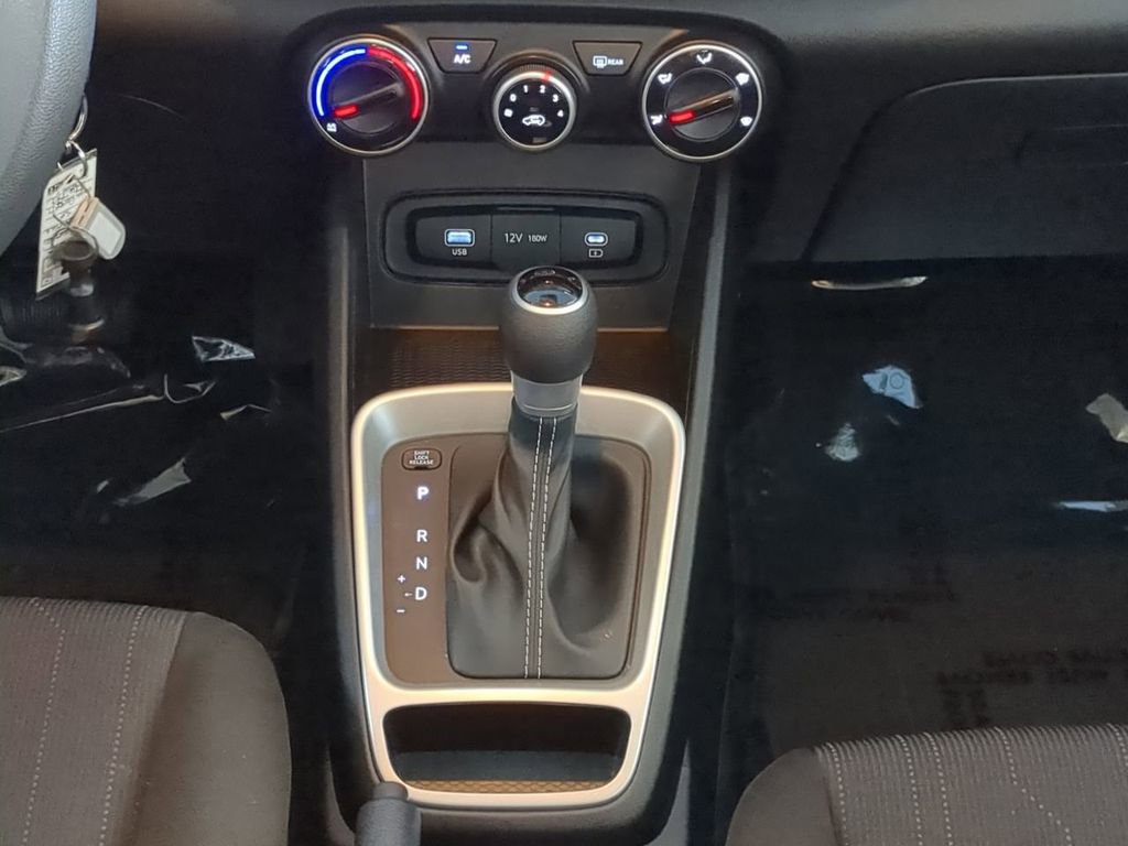 Used 2025 Hyundai Venue SE image 19