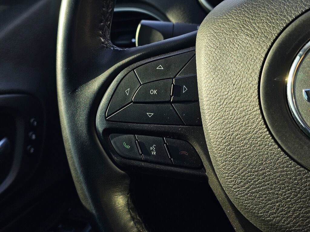 Used 2019 Jeep Cherokee Trailhawk image 25