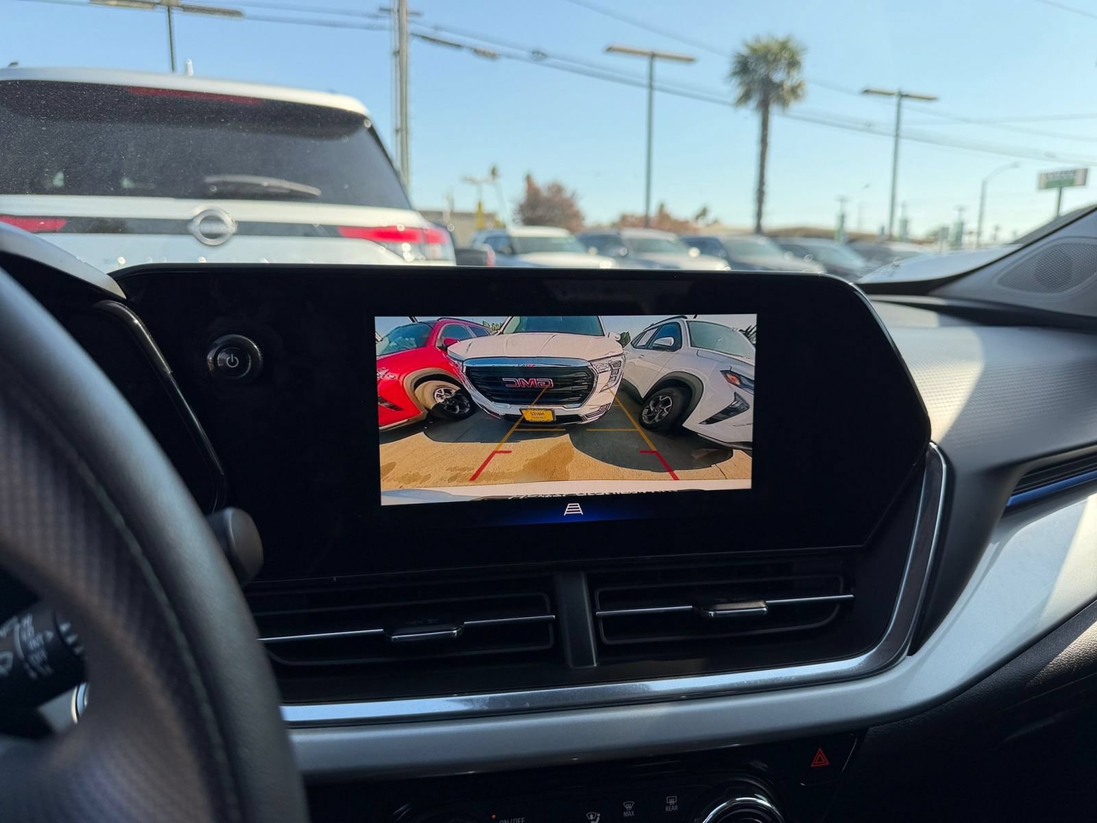 Used 2025 Chevrolet Trax LT FWD image 21