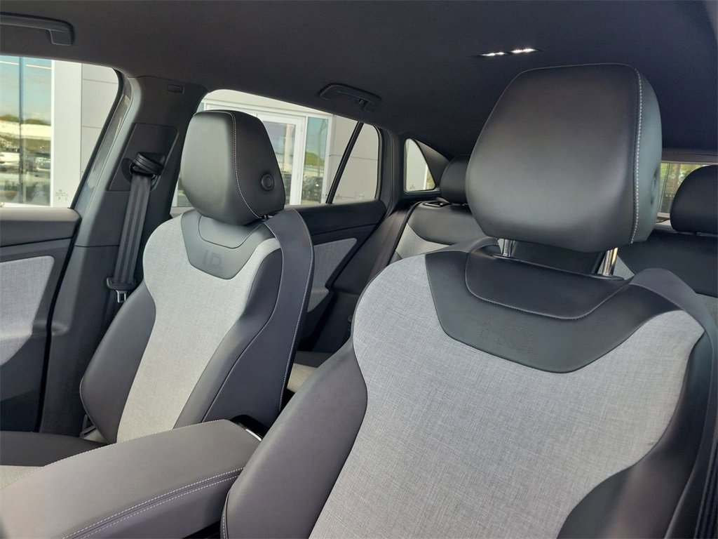 Used 2024 Volkswagen ID.4 2WD image 25