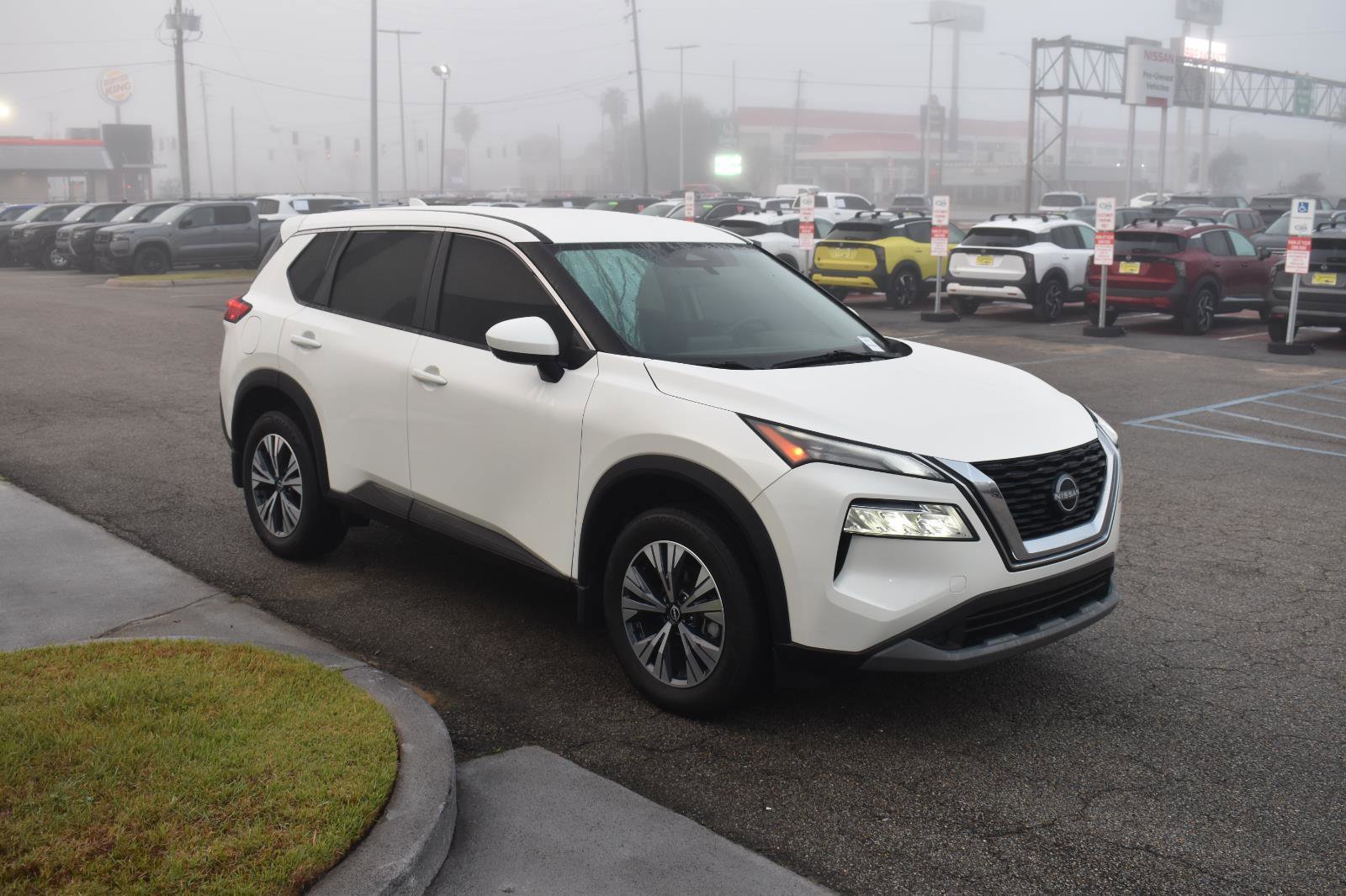 Used 2023 Nissan Rogue SV image 11