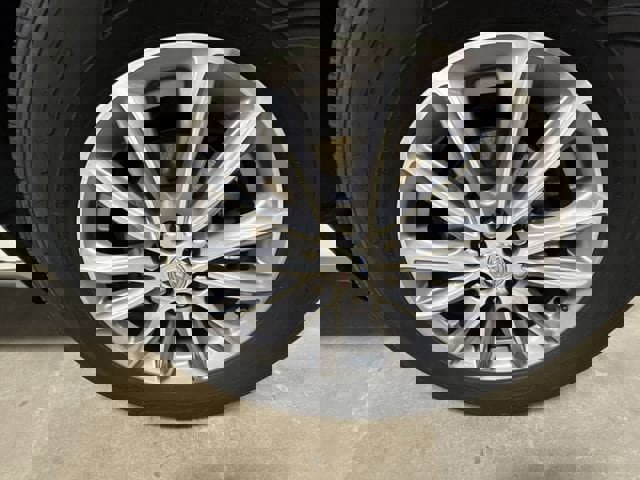 Used 2024 Buick Enclave Premium image 33