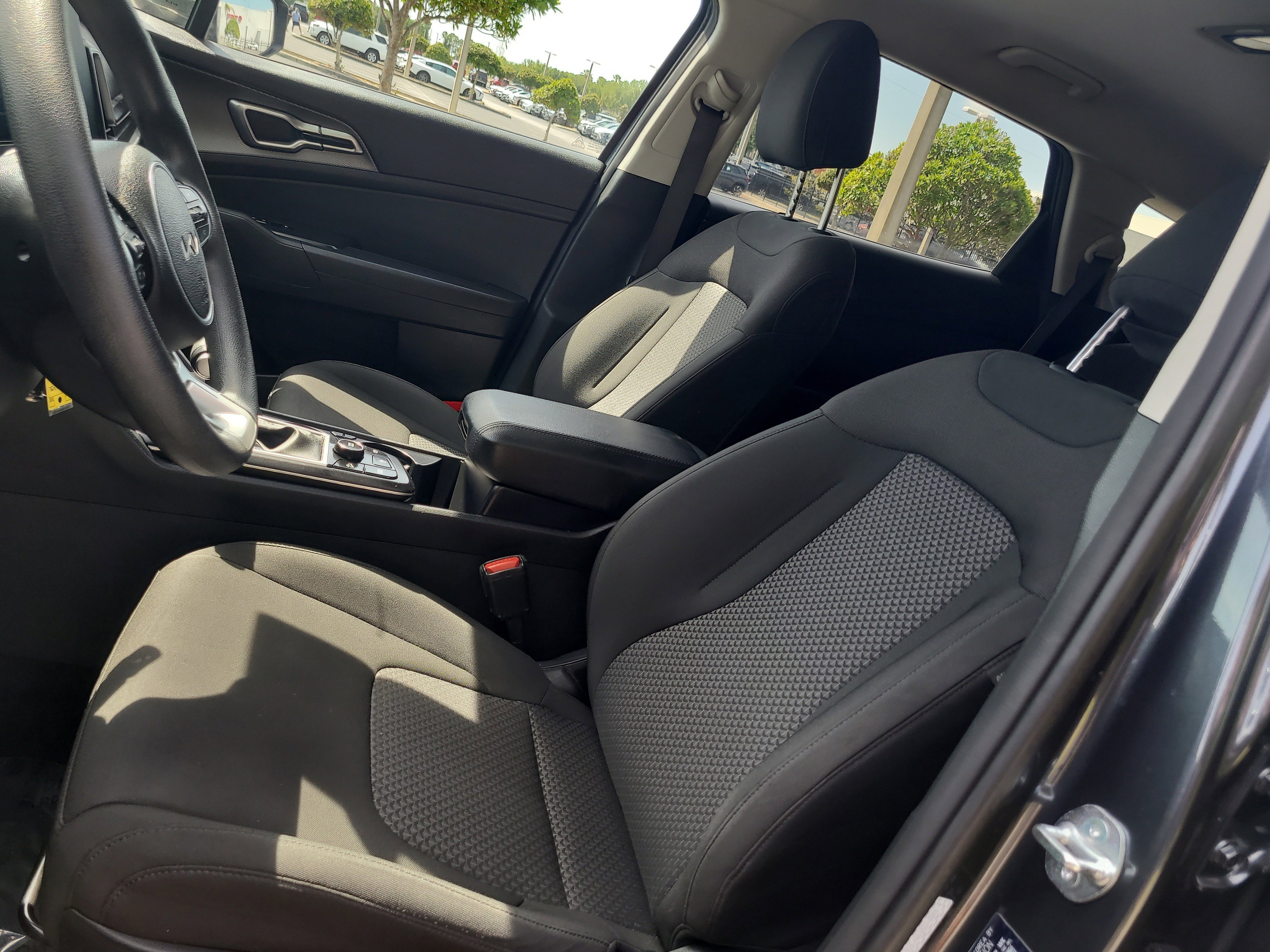Used 2025 Kia Sportage LX FWD image 19