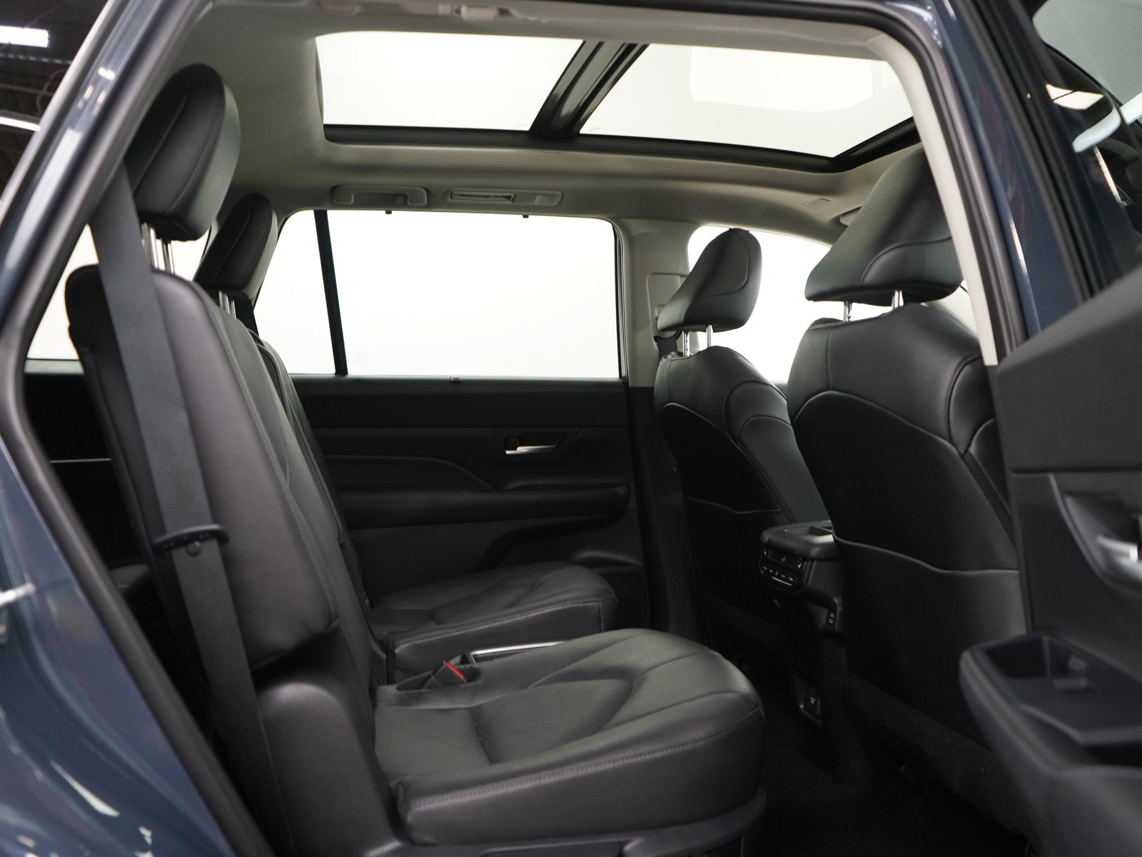 Used 2024 Toyota Grand Highlander AWD image 15