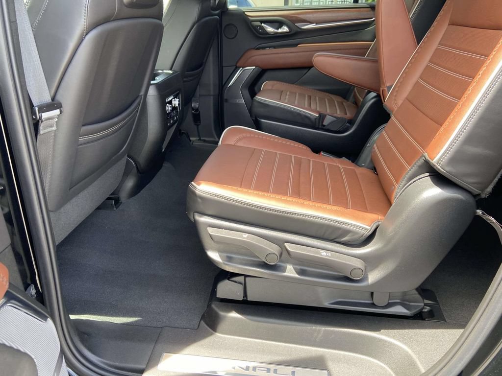 Used 2023 GMC Yukon XL Denali Ultimate AWD/4WD image 14