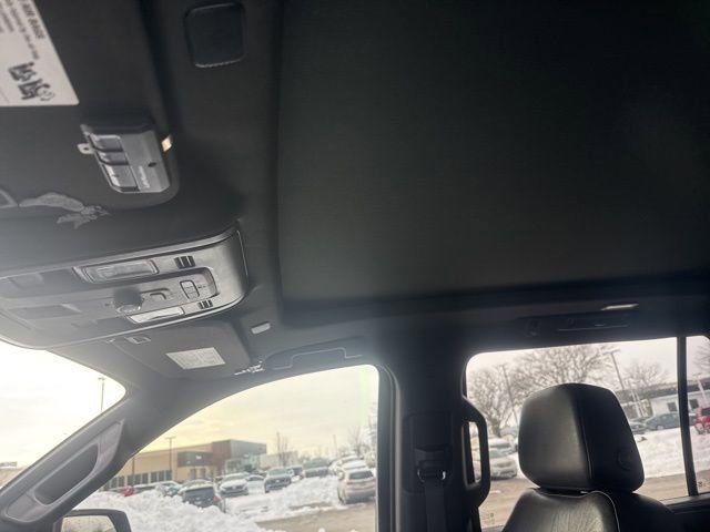 Used 2022 Chevrolet Suburban Z71 image 11