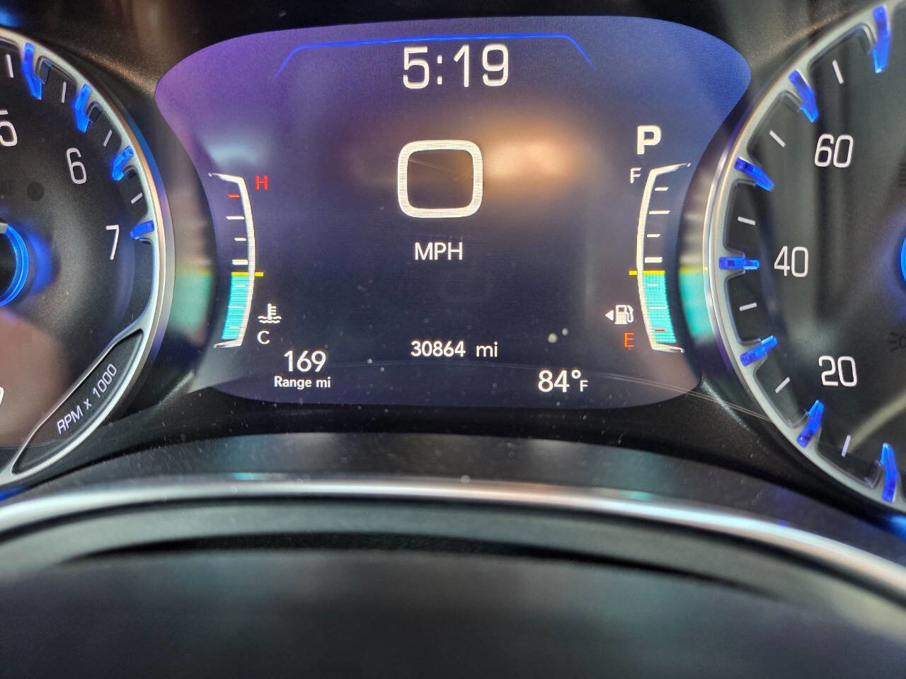 Used 2025 Chrysler Pacifica Limited FWD image 5