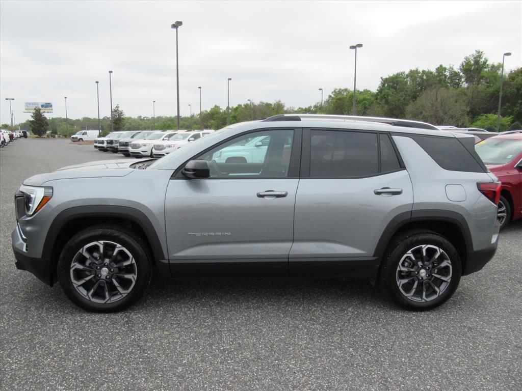 Used 2025 GMC Terrain Elevation w/ Elevation Premium Package AWD/4WD image 4