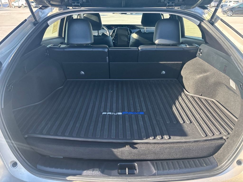 Used 2017 Toyota Prius Prime Premium image 29