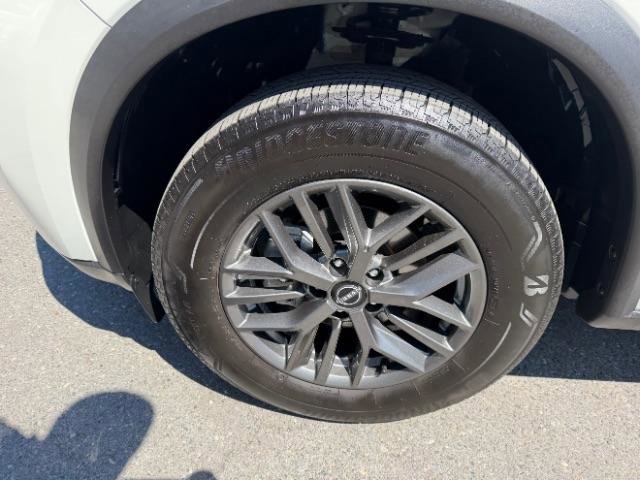 Used 2023 Nissan Rogue S image 12