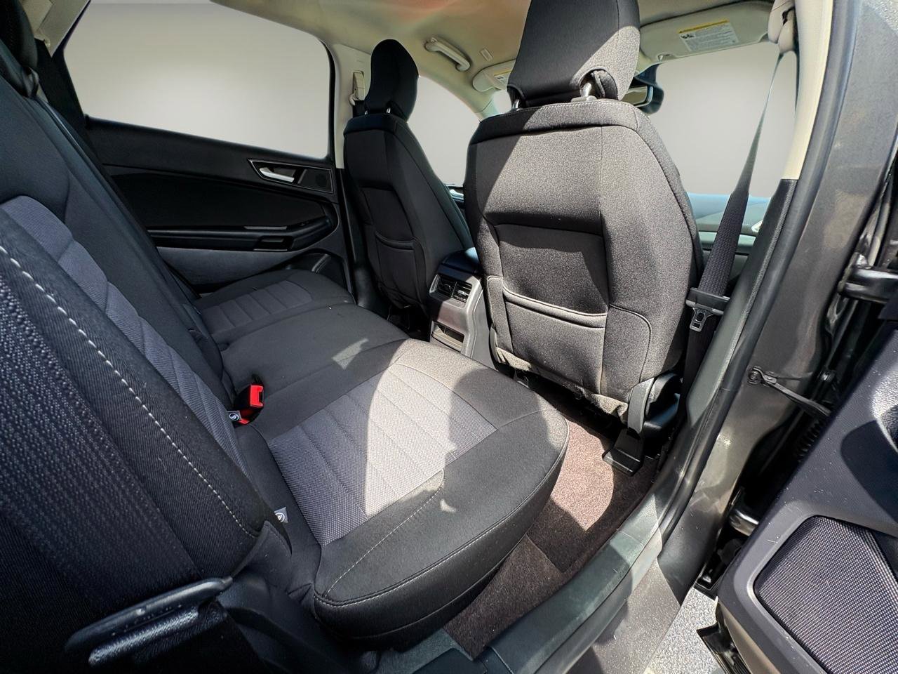 Used 2019 Ford Edge SE image 37