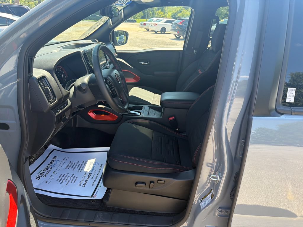 Used 2025 Nissan Frontier PRO-4X w/ Pro Convenience Package AWD/4WD image 13