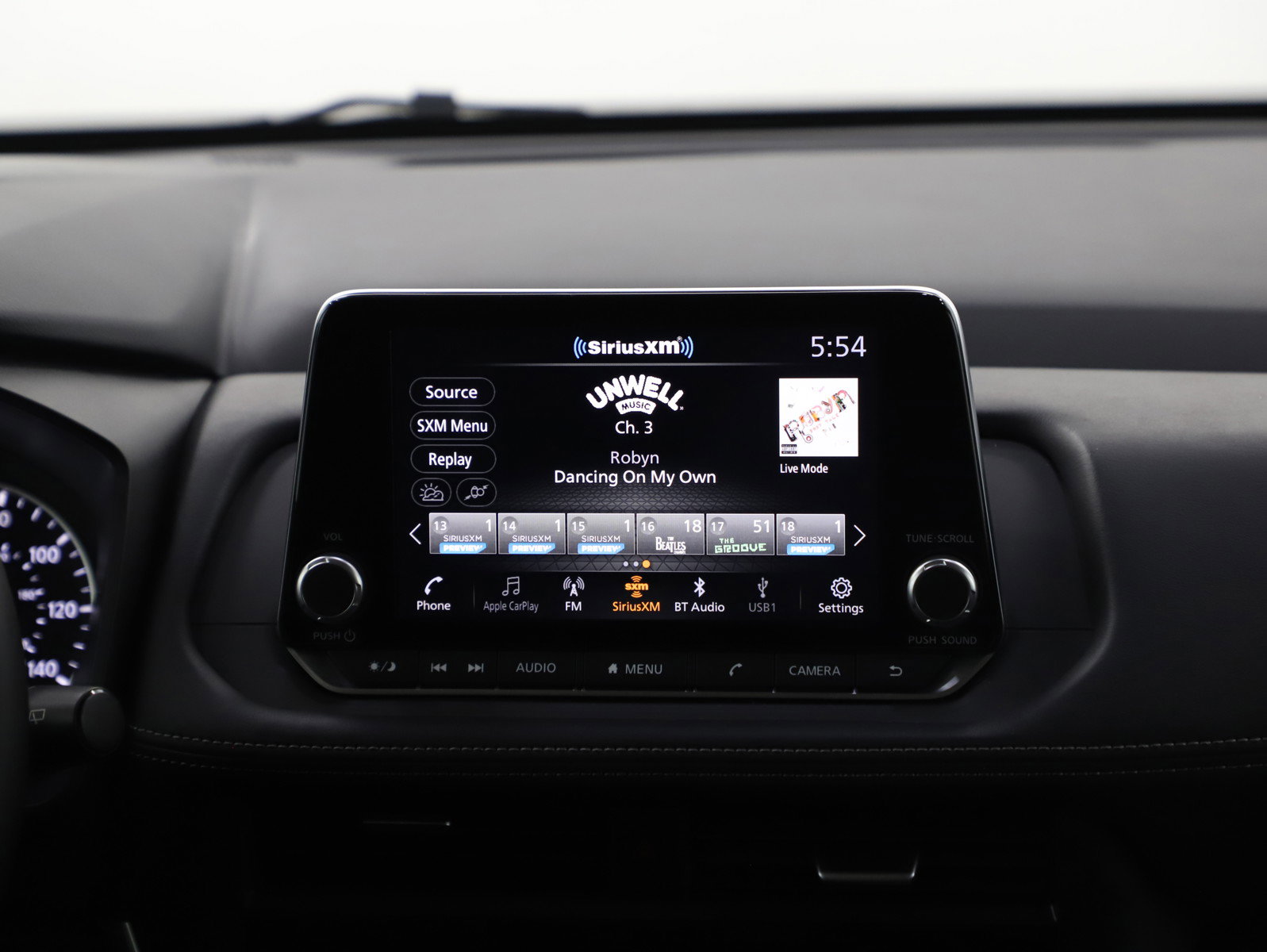 Used 2025 Nissan Rogue SV image 15