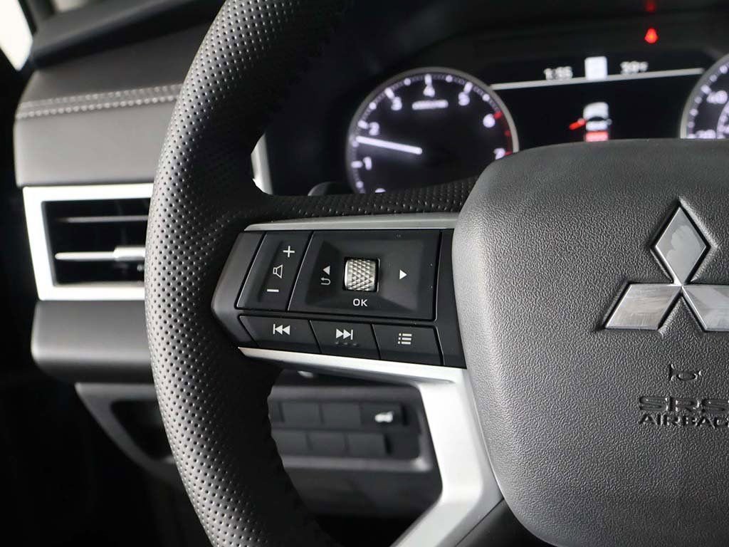 New 2026 Mitsubishi Outlander SE image 44