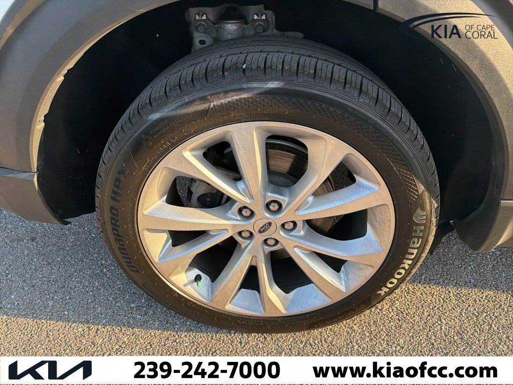 Used 2022 Ford Explorer Platinum w/ Technology Package image 11