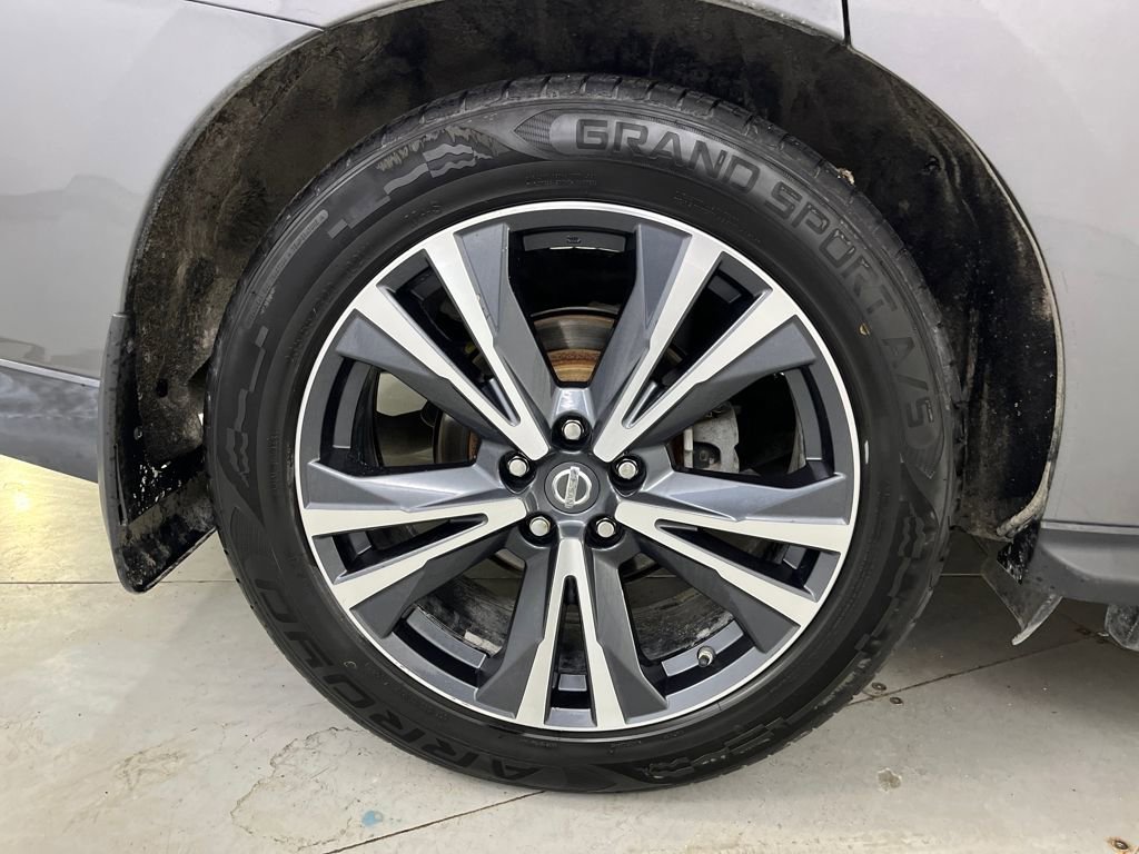 Used 2018 Nissan Pathfinder Platinum image 17