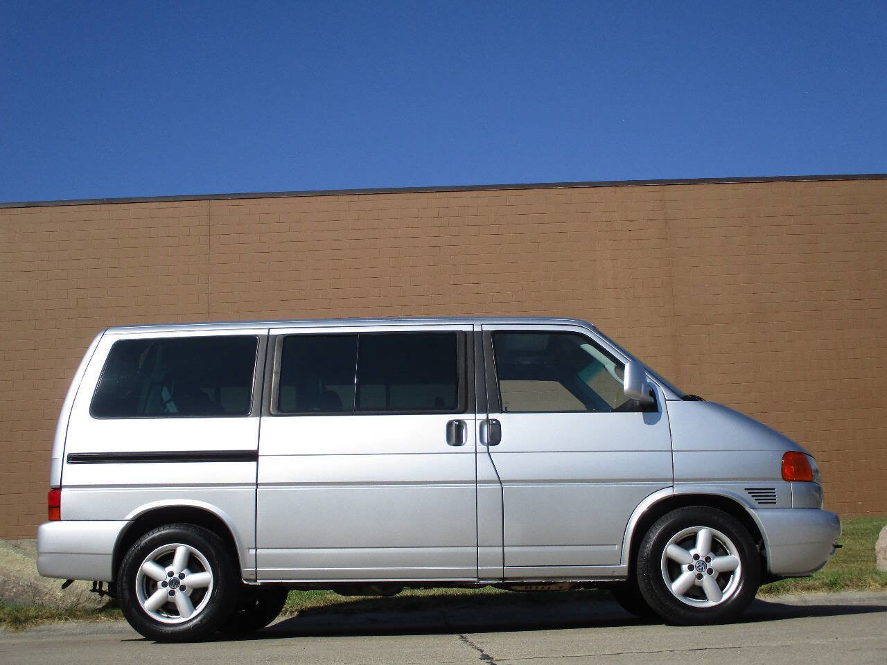 Used 2002 Volkswagen Eurovan GLS image 7