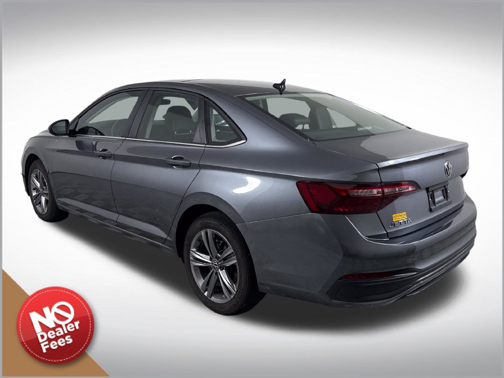 Used 2024 Volkswagen Jetta SE w/ Panoramic Sunroof Package FWD image 6