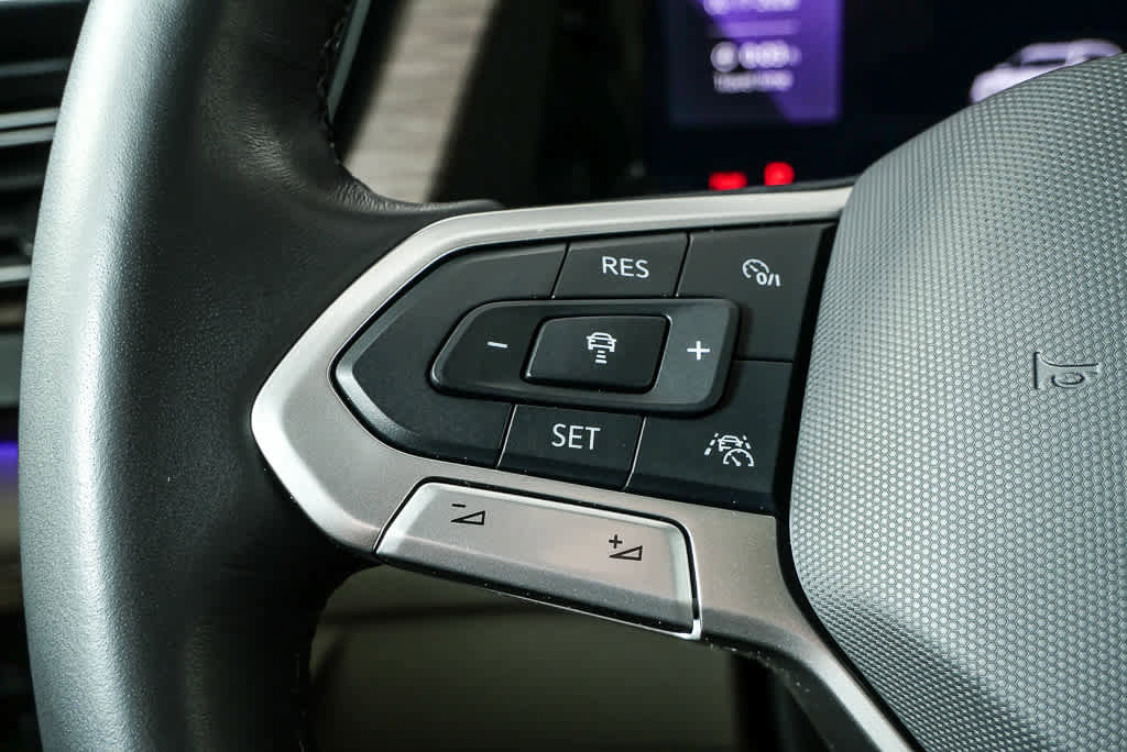 Certified 2025 Volkswagen Atlas SEL Premium R-Line image 11