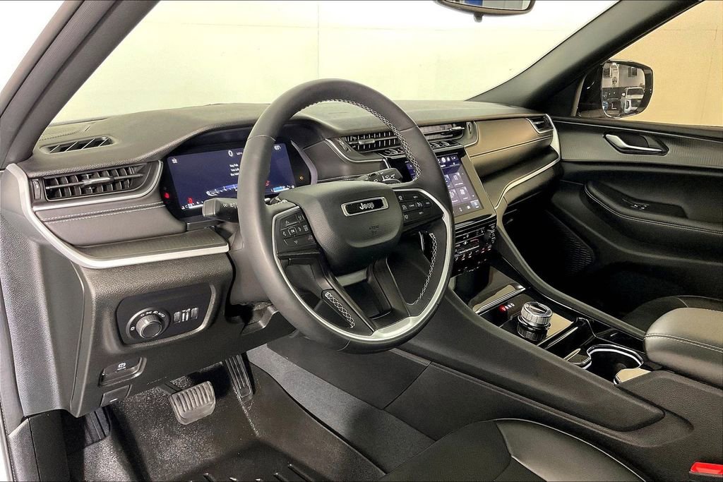 Used 2023 Jeep Grand Cherokee L Laredo AWD/4WD image 18