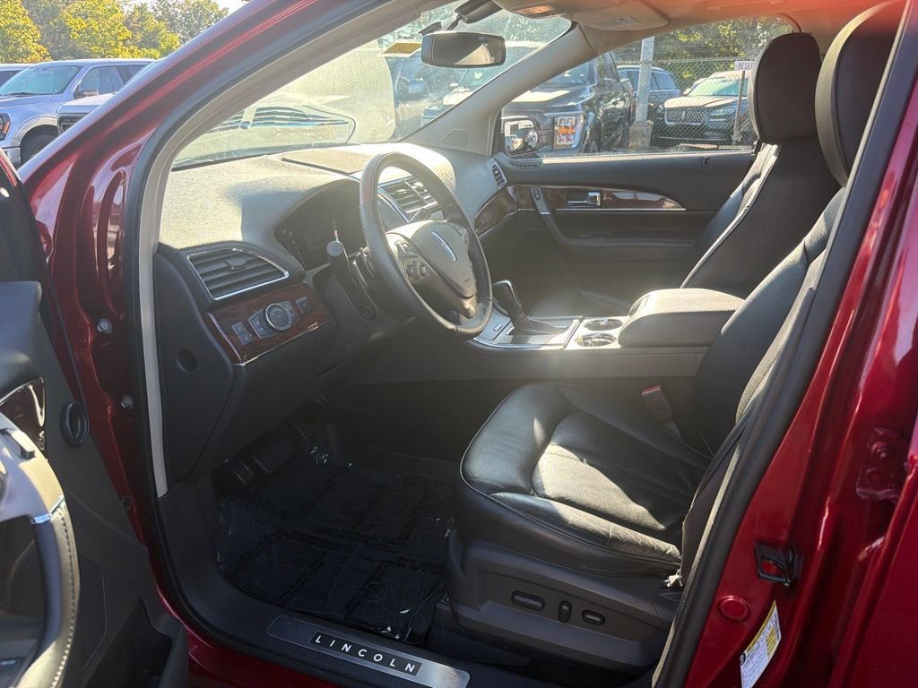 Used 2013 Lincoln MKX AWD image 12