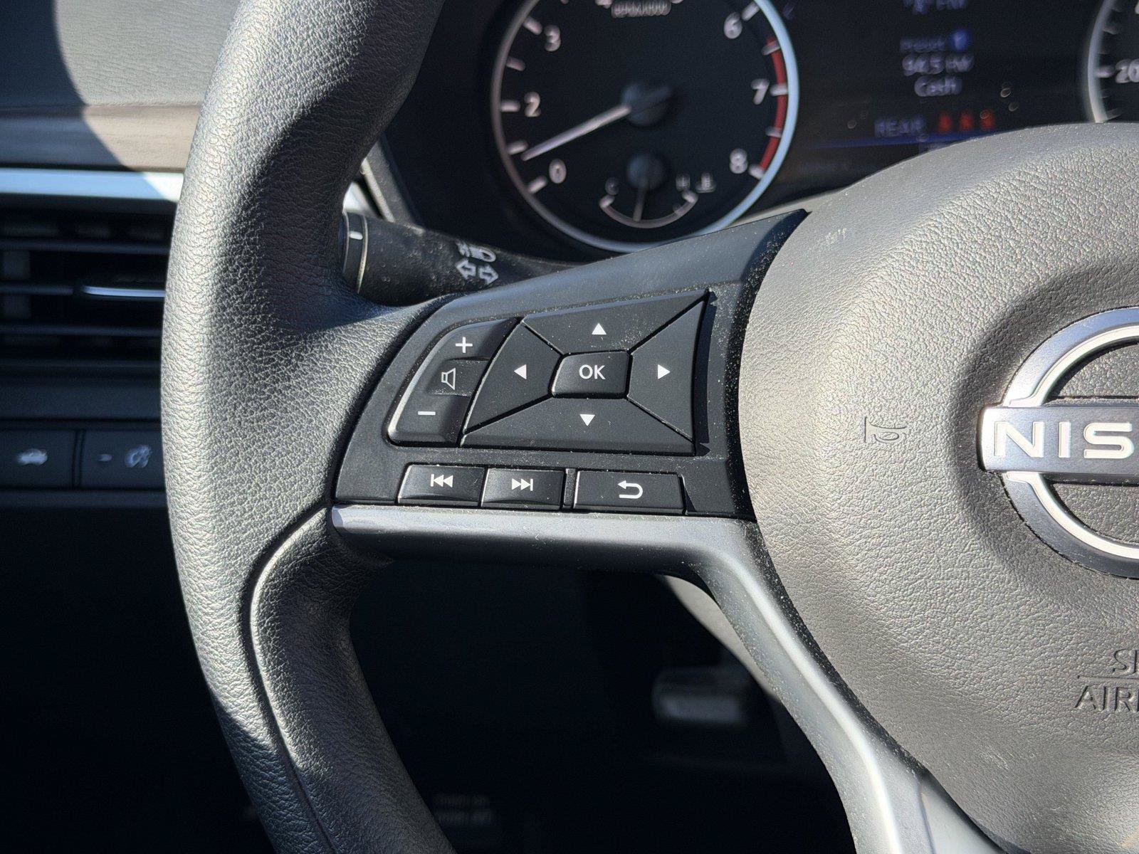 Used 2025 Nissan Altima 2.5 SV FWD image 21