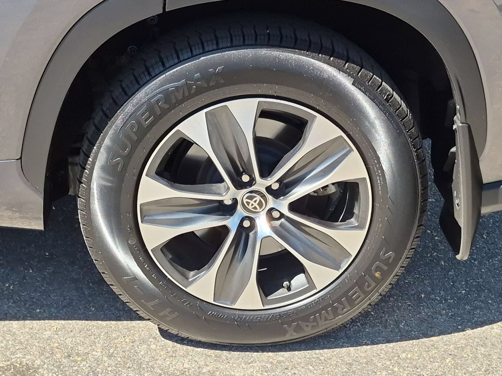 Used 2021 Toyota Highlander XLE FWD image 9