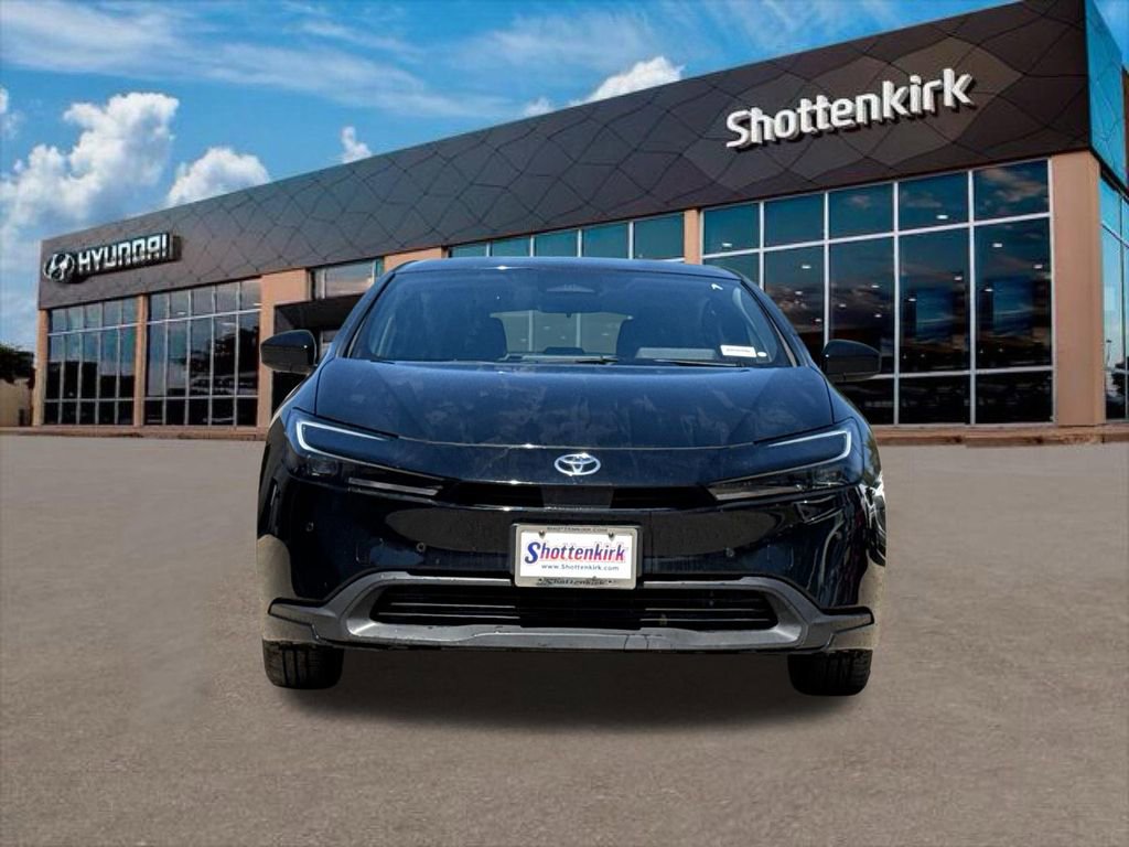 Used 2024 Toyota Prius LE image 2