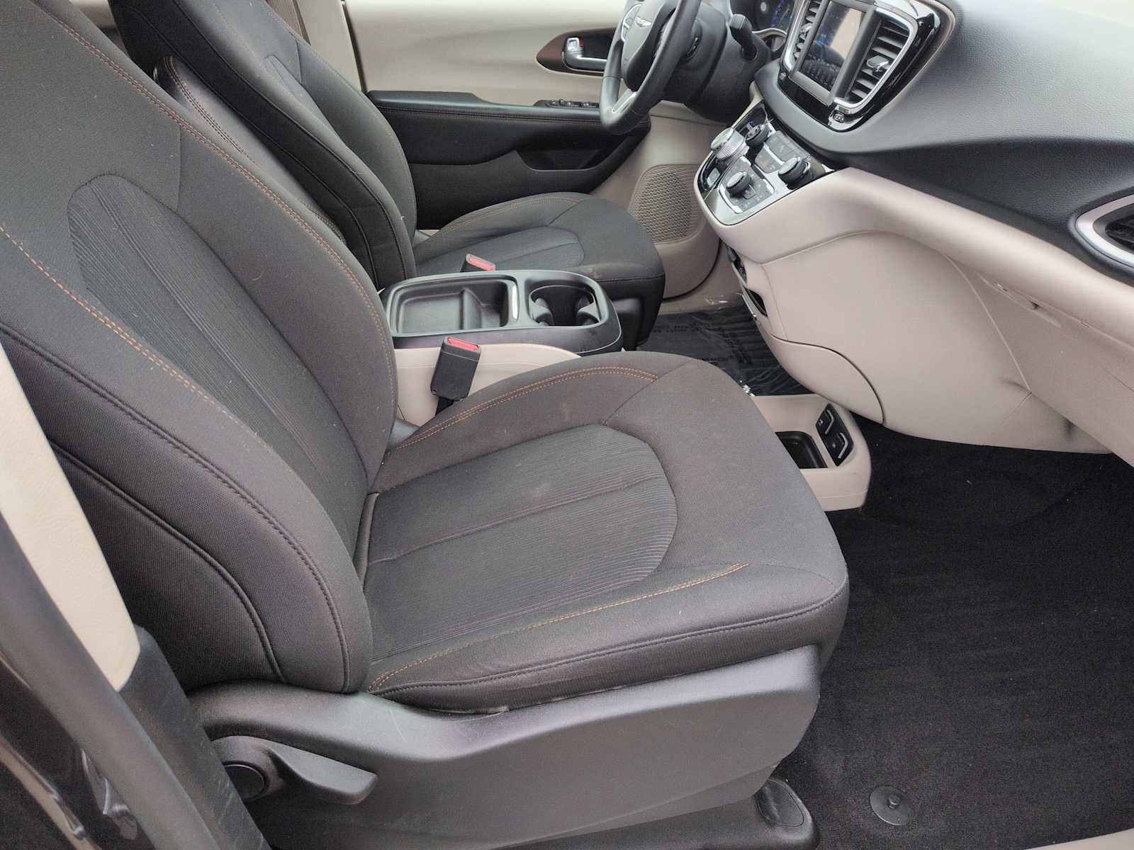 Used 2018 Chrysler Pacifica Touring Plus image 17