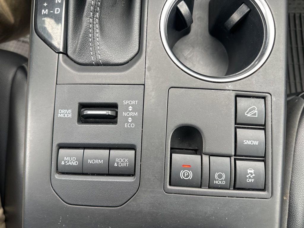 Used 2023 Toyota Highlander XLE image 25