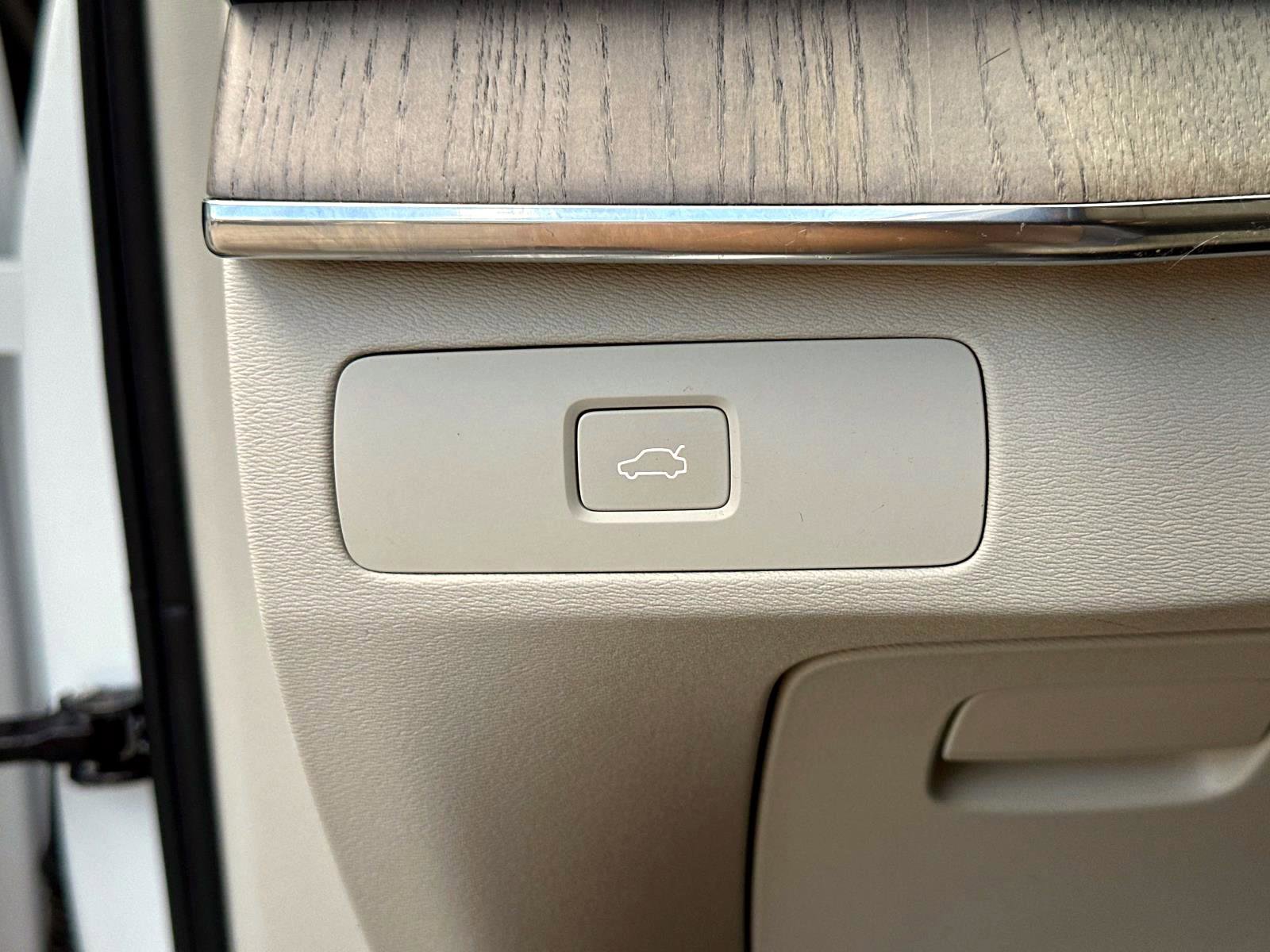 Certified 2023 Volvo XC90 B6 Ultimate w/ Protection Package Premier image 29