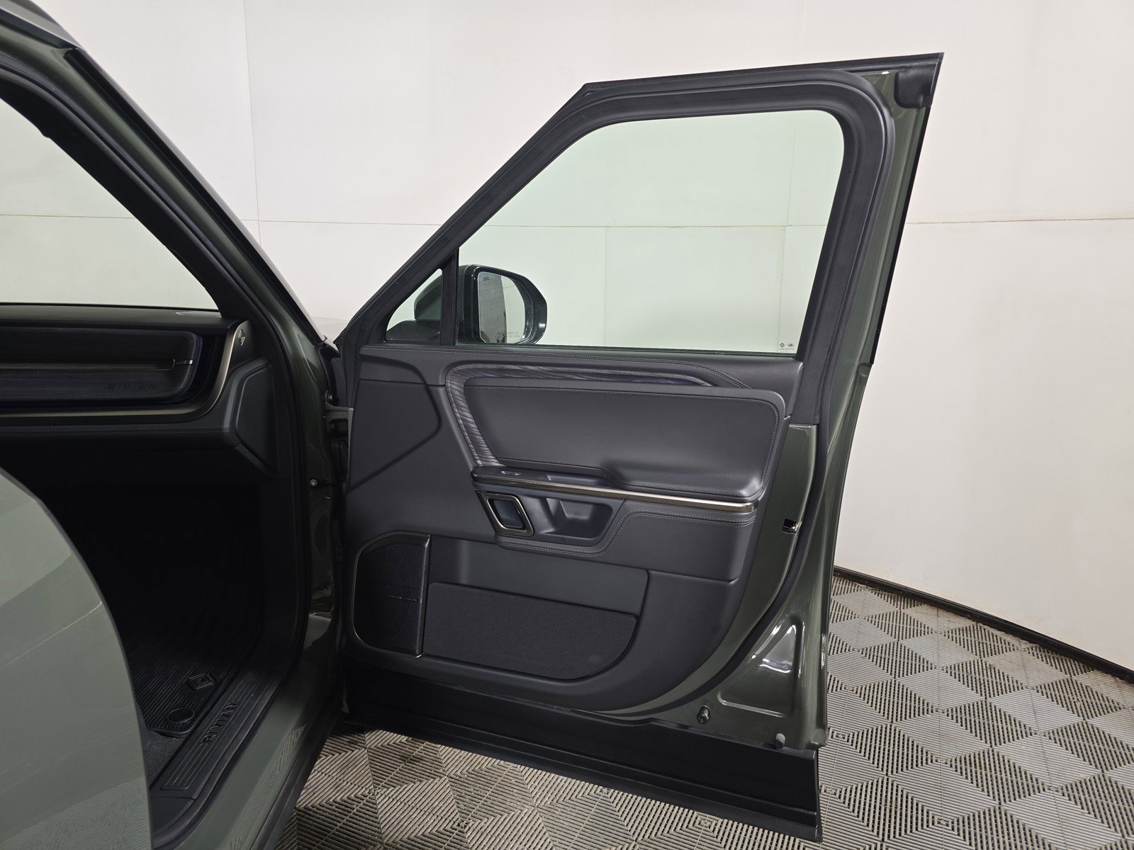 Used 2022 Rivian R1S Launch Edition image 18