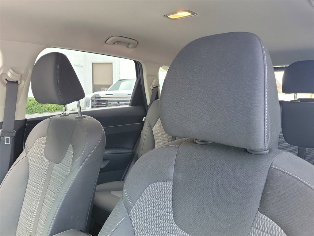 Used 2025 Kia Sorento LX image 25