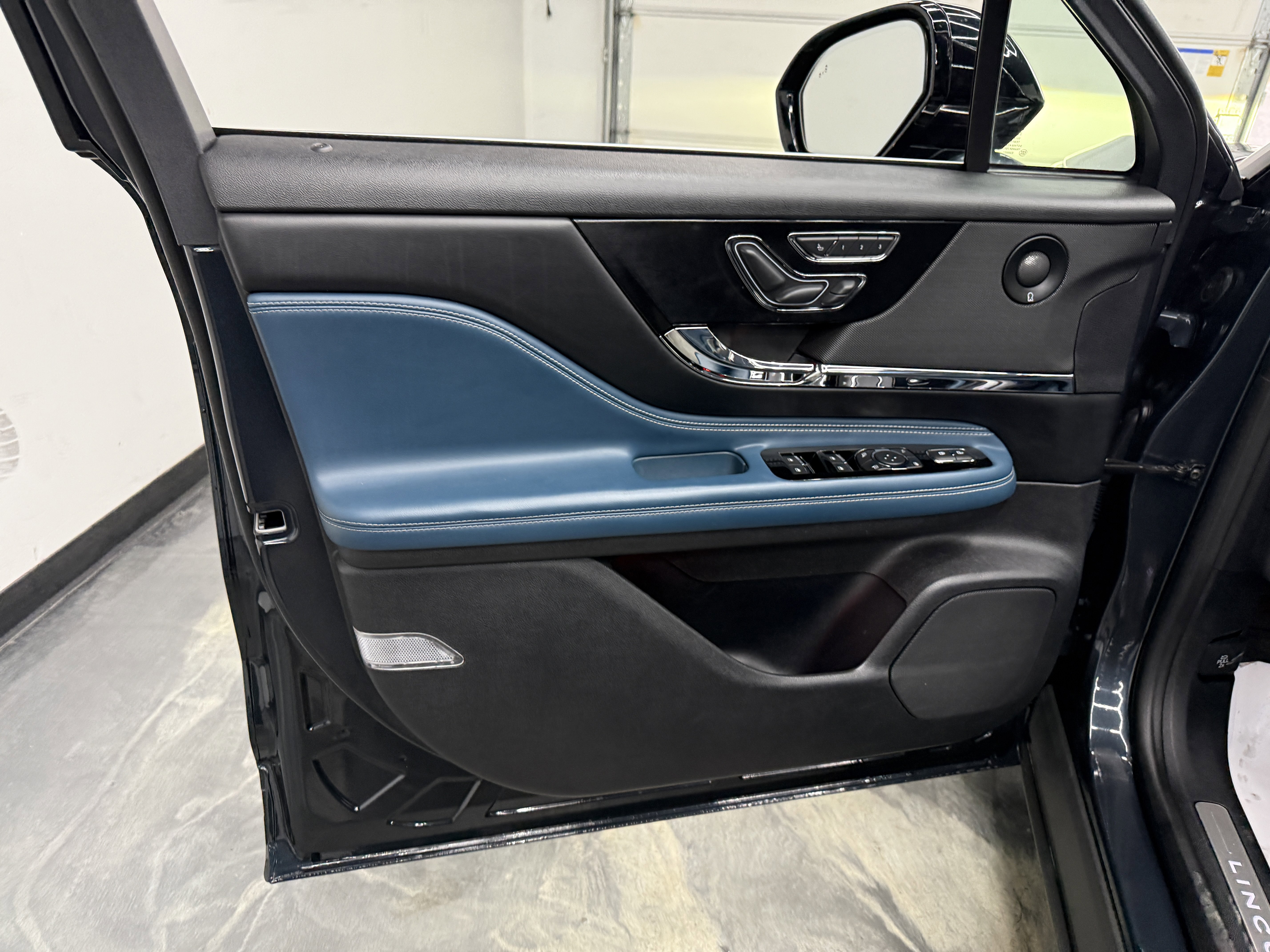 Used 2020 Lincoln Corsair Reserve w/ Equipment Group 202A image 10