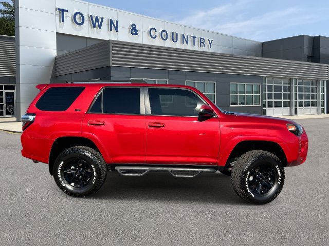 Used 2018 Toyota 4Runner SR5 AWD/4WD image 2