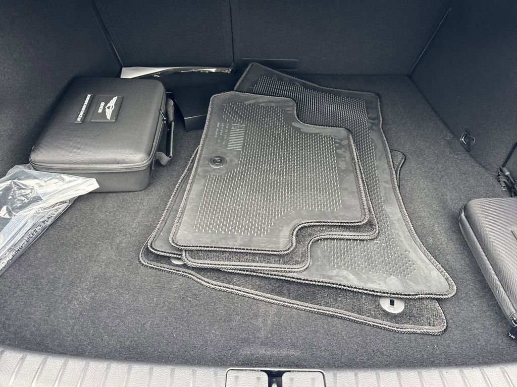 Used 2025 Genesis G70 2.5T image 18