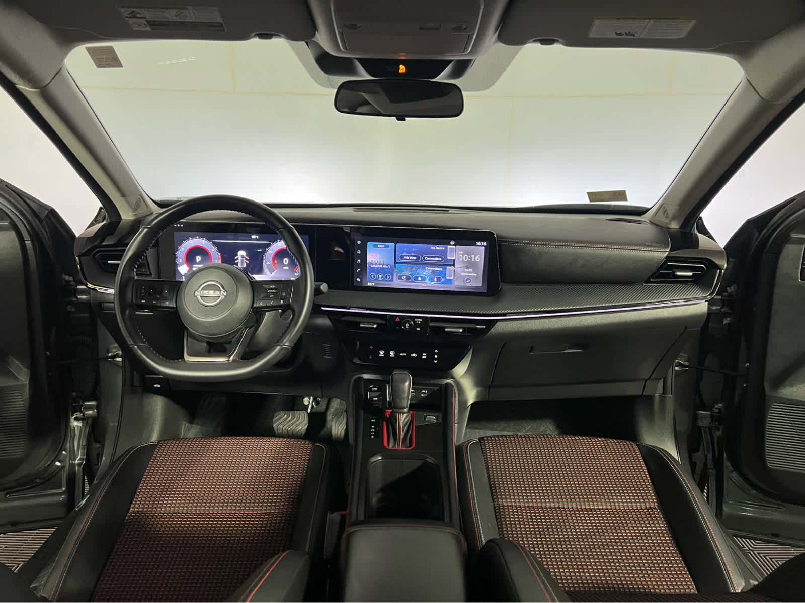 Certified 2025 Nissan Kicks SR FWD image 9