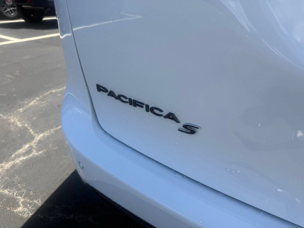 New 2027 Chrysler Pacifica Limited w/ Family Tech Group FWD image 46