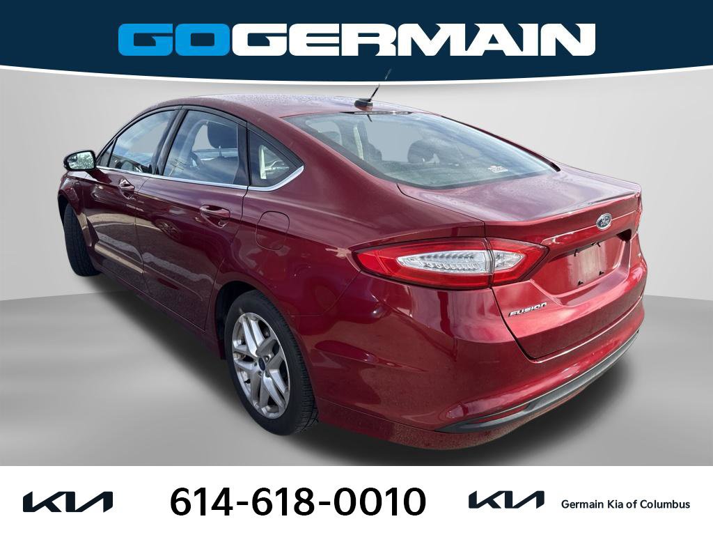 Used 2016 Ford Fusion SE FWD image 2