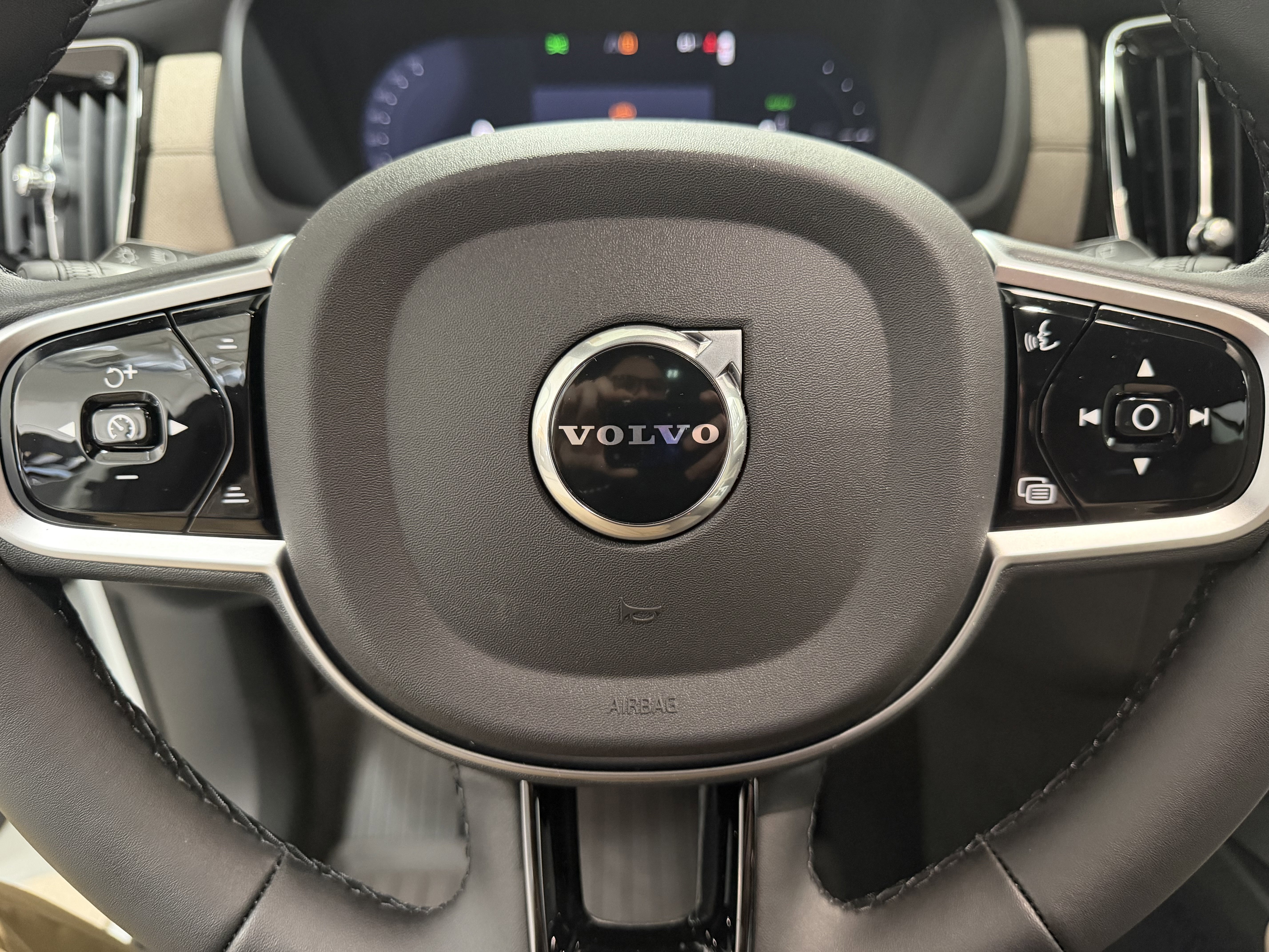 New 2026 Volvo XC90 T8 Plus w/ Protection Package AWD/4WD image 15