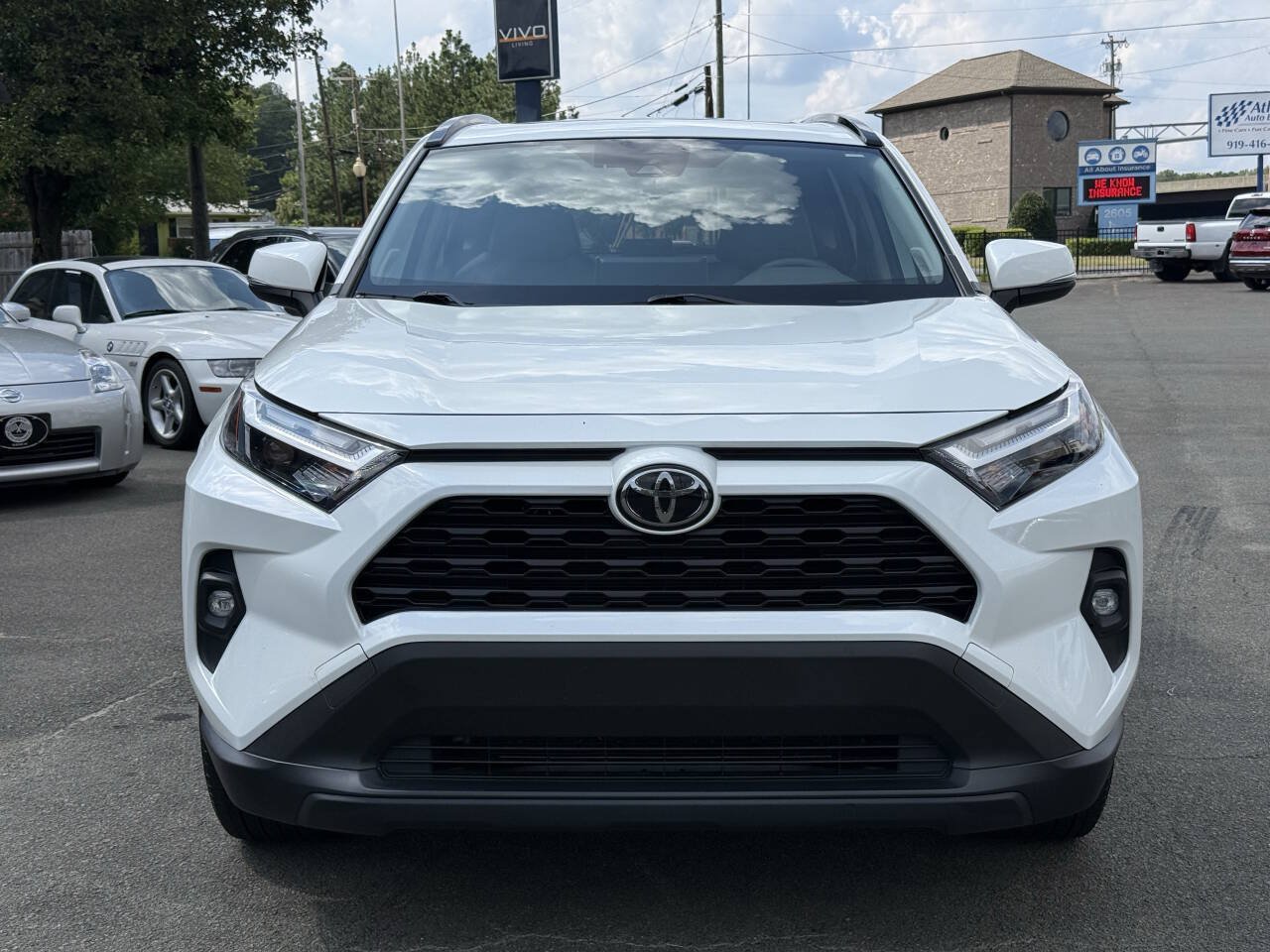 Used 2022 Toyota RAV4 XLE Premium FWD image 3