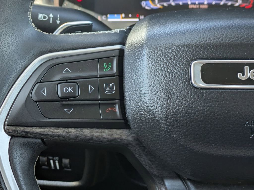 Used 2023 Jeep Grand Cherokee Limited AWD/4WD image 20