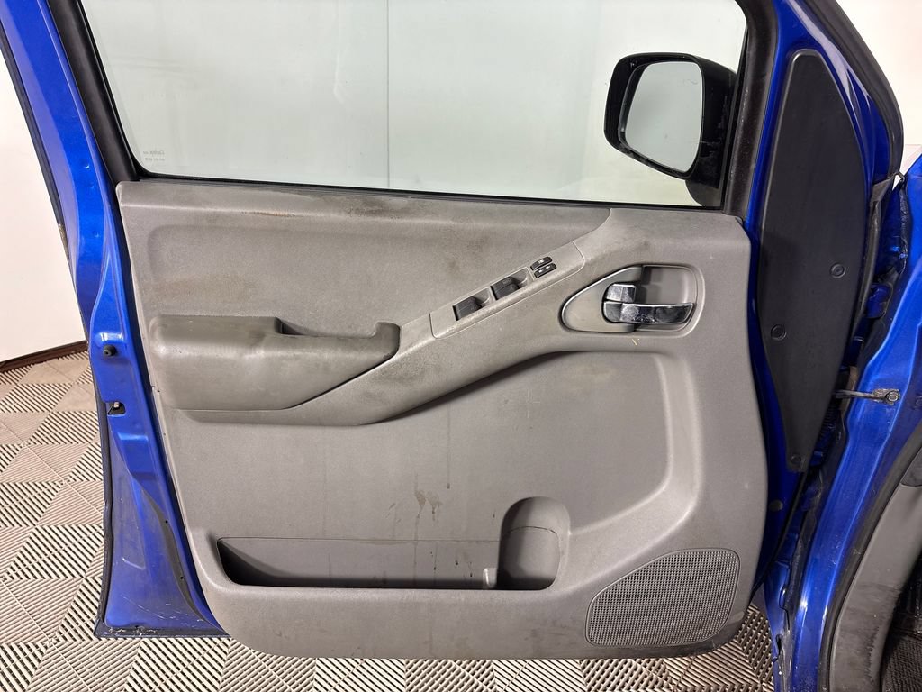 Used 2013 Nissan Frontier SV w/ SV Value Truck Pkg RWD image 16