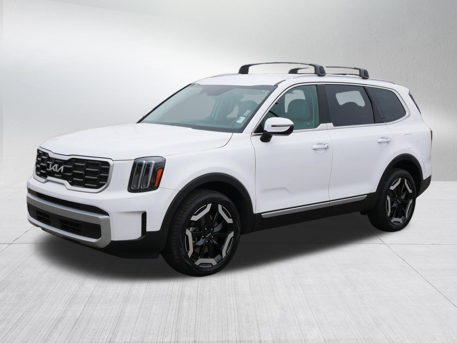 Certified 2024 Kia Telluride S image 3
