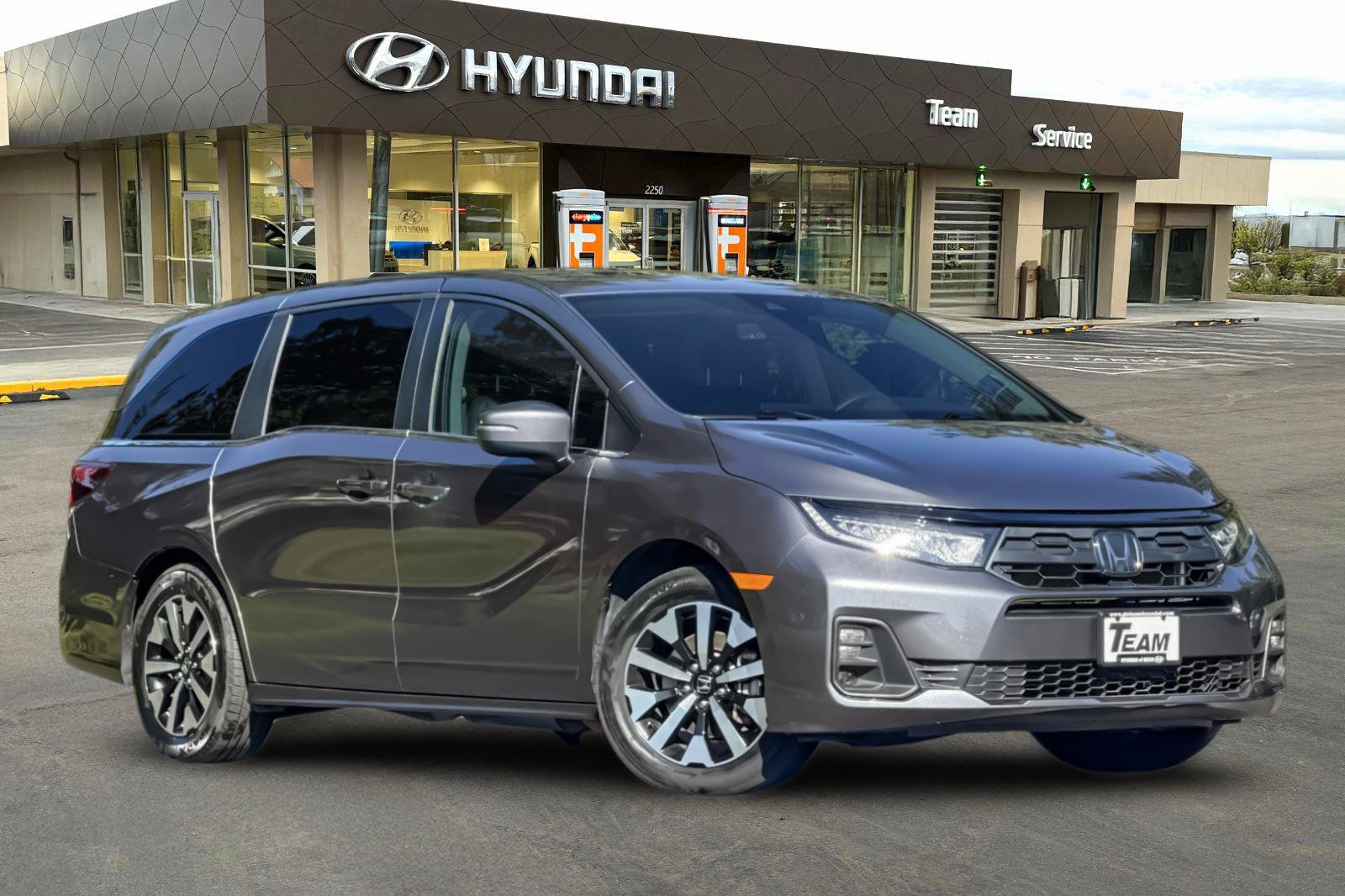 Used 2025 Honda Odyssey EX-L image 2