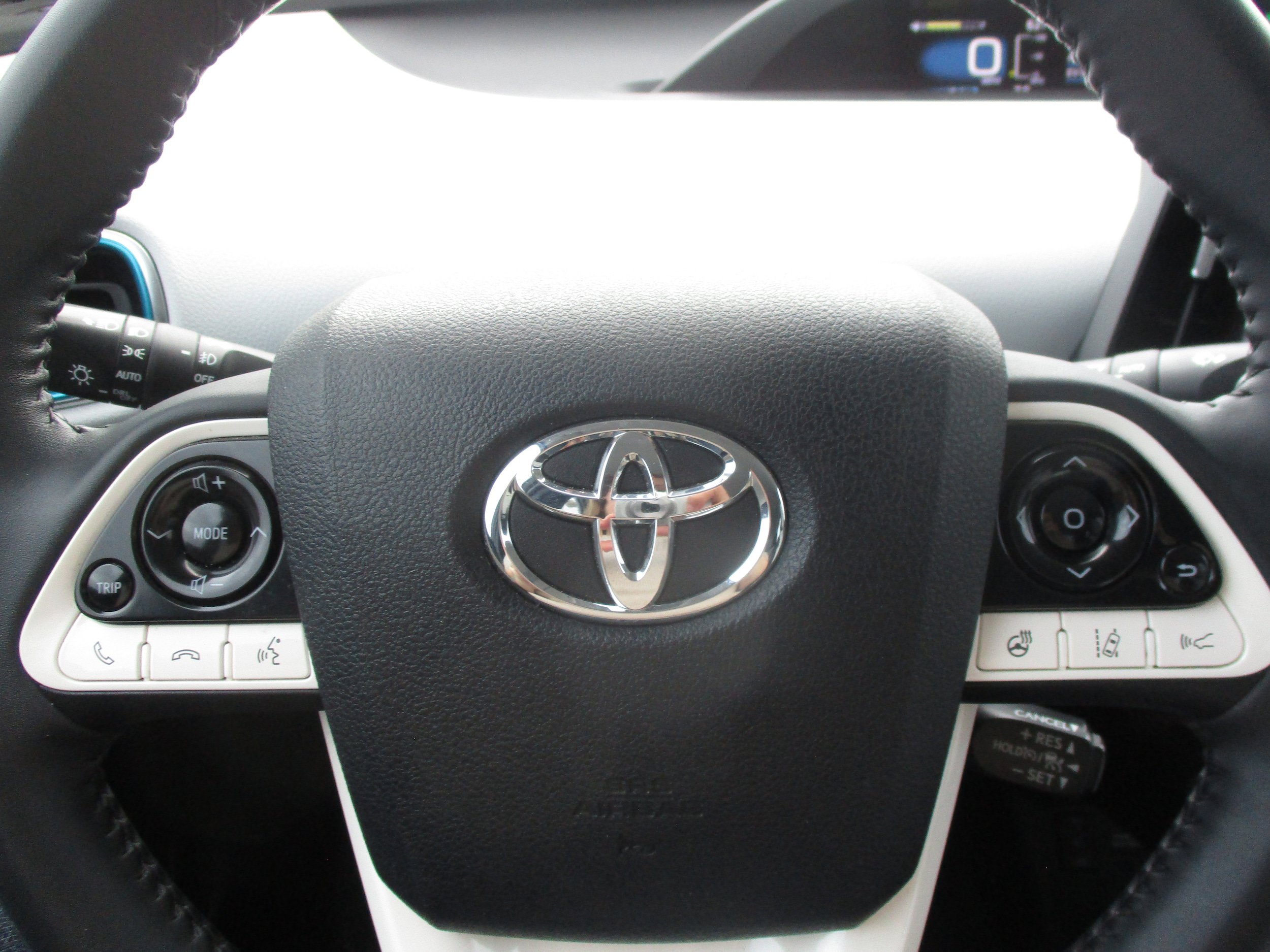 Used 2018 Toyota Prius Prime Advanced w/ Carpet Mat Package FWD image 10