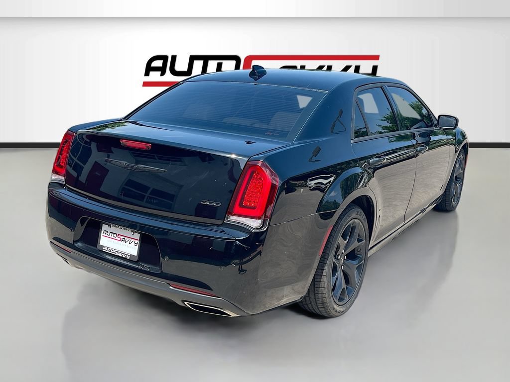 Used 2022 Chrysler 300 Touring L w/ Comfort Group RWD image 7